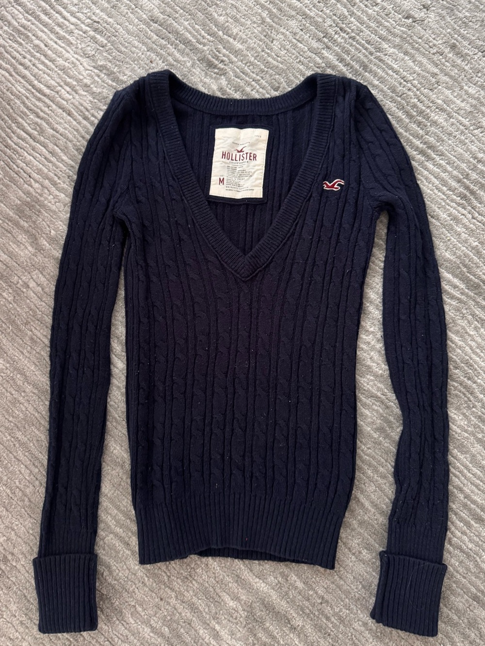 Vintage Hollister Women's Navy Cable Knit V-Neck Sweater - Picture 7 of 9
